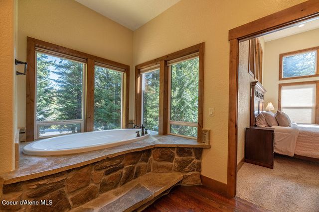 131 Long Dr, Priest Lake, ID 83856