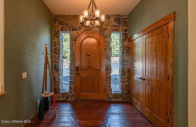 131 Long Dr, Priest Lake, ID 83856