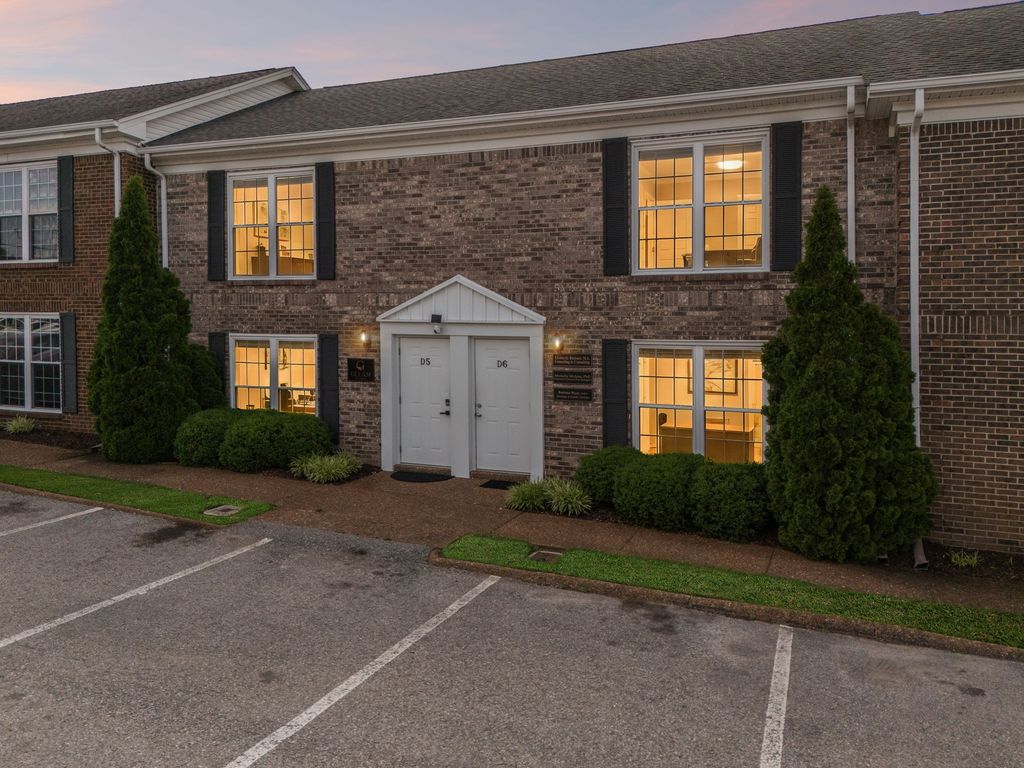 109 Holiday Ct, Franklin, TN 37067