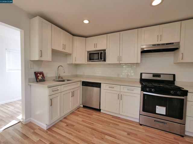 2901 Roosevelt Ln, Antioch, CA 94509