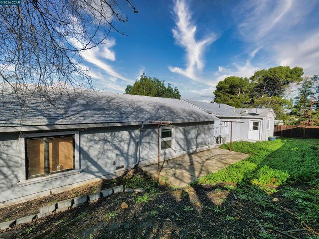 2901 Roosevelt Ln, Antioch, CA 94509
