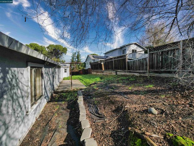 2901 Roosevelt Ln, Antioch, CA 94509