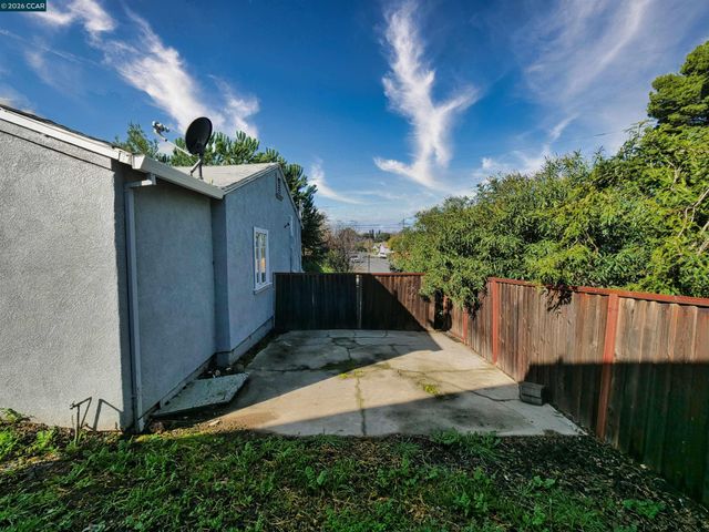 2901 Roosevelt Ln, Antioch, CA 94509