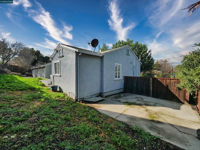 2901 Roosevelt Ln, Antioch, CA 94509