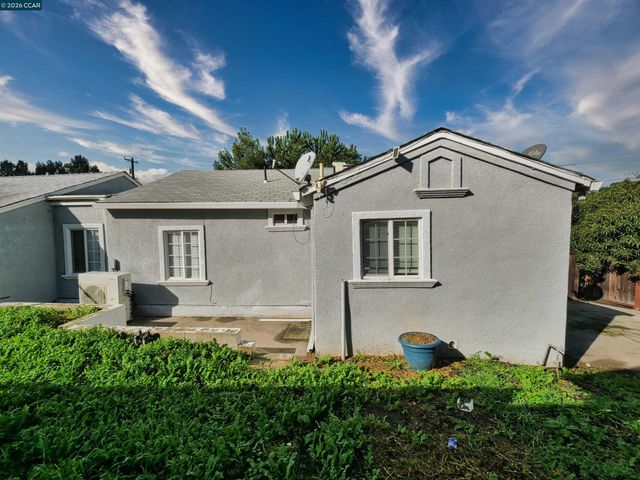 2901 Roosevelt Ln, Antioch, CA 94509