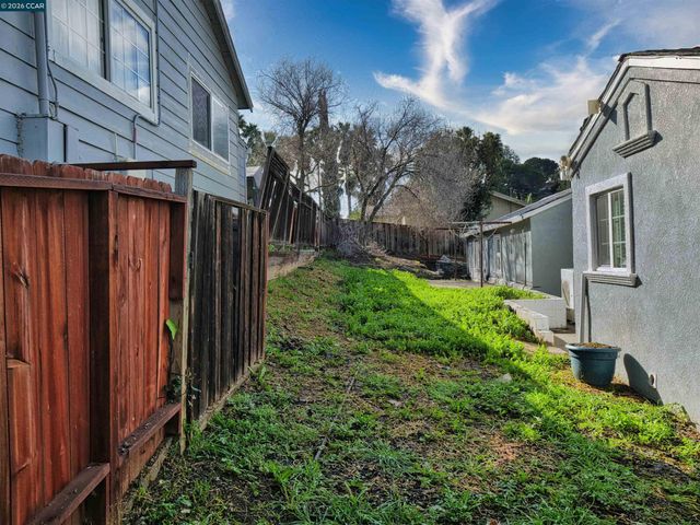 2901 Roosevelt Ln, Antioch, CA 94509