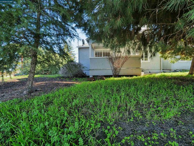 2901 Roosevelt Ln, Antioch, CA 94509
