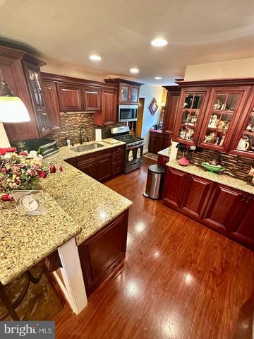 293 FRIENDSHIP RD, Drexel Hill, PA 19026