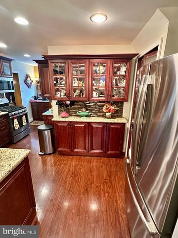 293 FRIENDSHIP RD, Drexel Hill, PA 19026