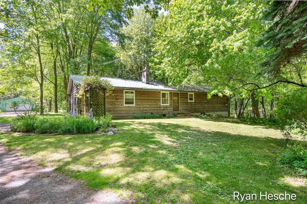 8775 Peck Lake Road, Saranac, MI 48881