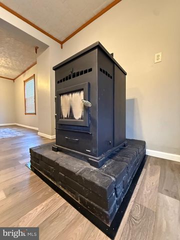 809 E WICONISCO AVE, Tower City, PA 17980