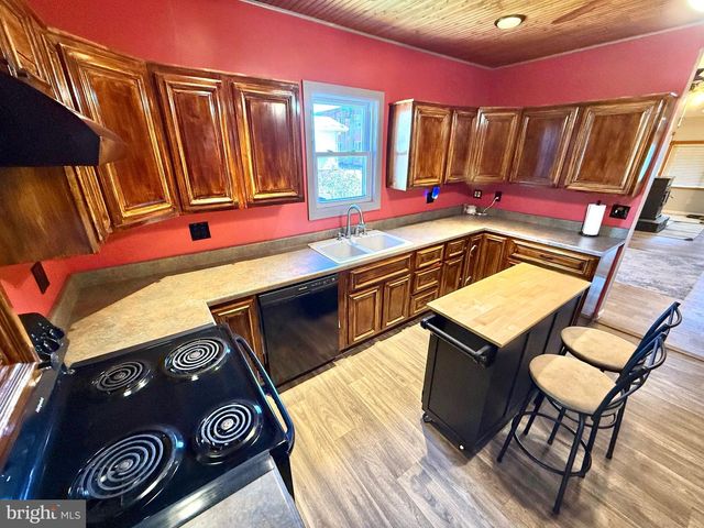 809 E WICONISCO AVE, Tower City, PA 17980