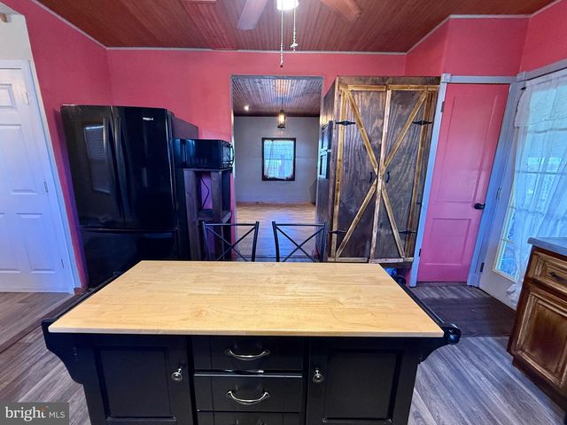 809 E WICONISCO AVE, Tower City, PA 17980