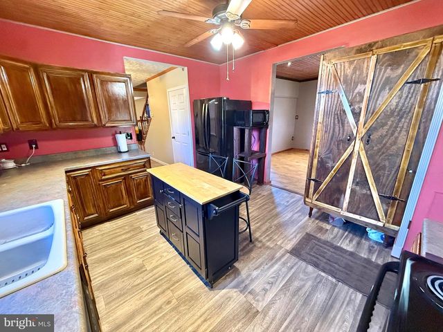 809 E WICONISCO AVE, Tower City, PA 17980