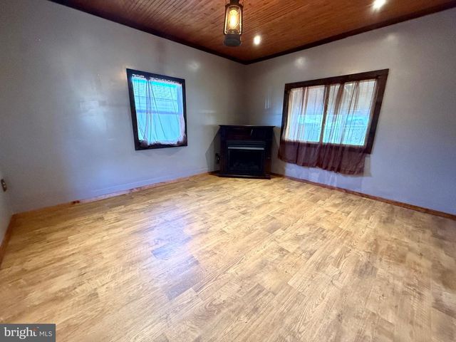 809 E WICONISCO AVE, Tower City, PA 17980