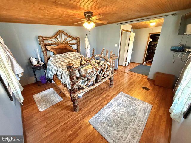 809 E WICONISCO AVE, Tower City, PA 17980