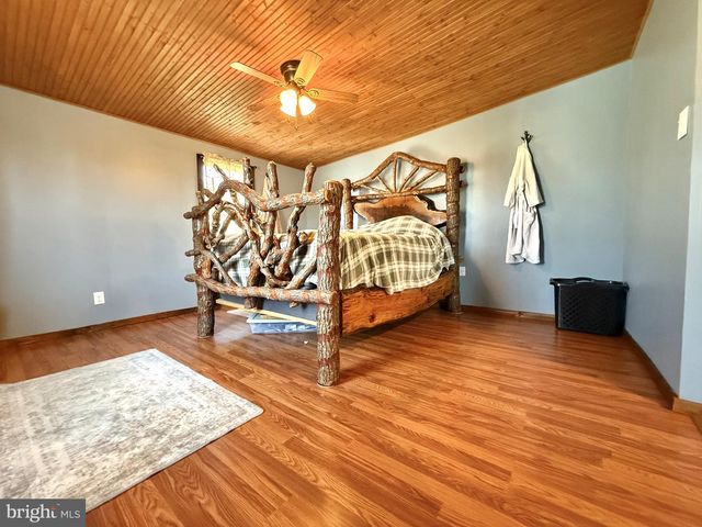 809 E WICONISCO AVE, Tower City, PA 17980