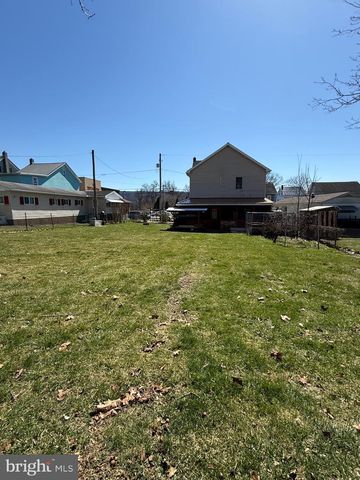 809 E WICONISCO AVE, Tower City, PA 17980