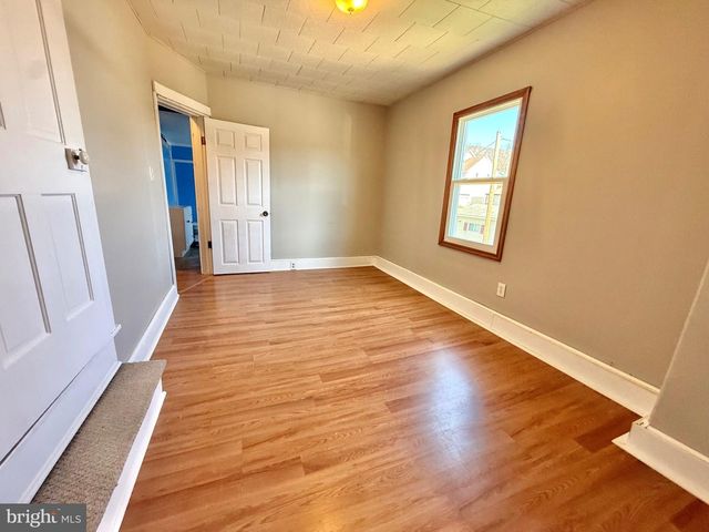 809 E WICONISCO AVE, Tower City, PA 17980