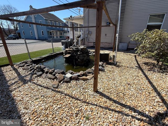 809 E WICONISCO AVE, Tower City, PA 17980