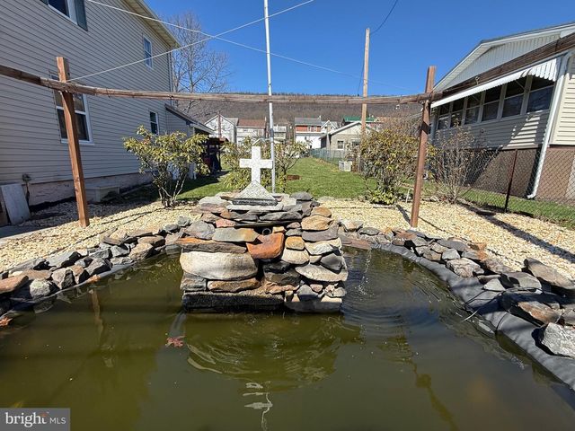 809 E WICONISCO AVE, Tower City, PA 17980