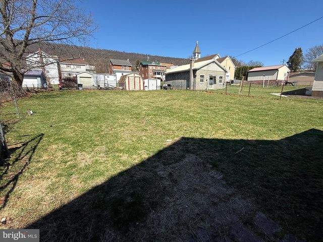 809 E WICONISCO AVE, Tower City, PA 17980