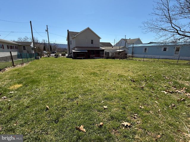 809 E WICONISCO AVE, Tower City, PA 17980