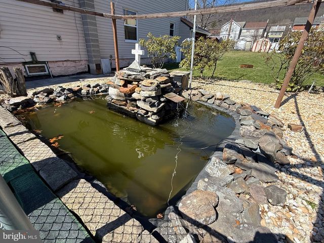 809 E WICONISCO AVE, Tower City, PA 17980