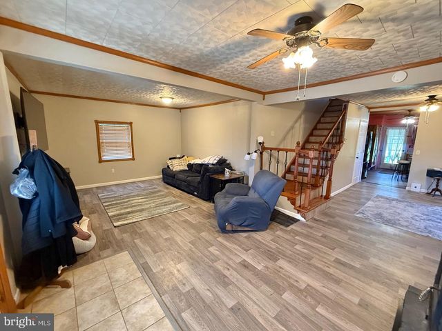 809 E WICONISCO AVE, Tower City, PA 17980