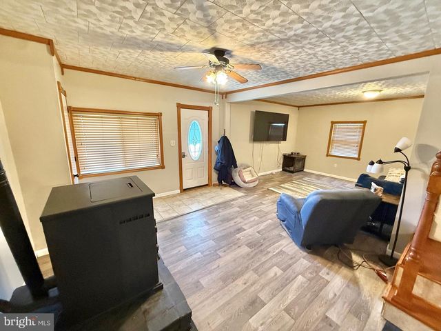 809 E WICONISCO AVE, Tower City, PA 17980