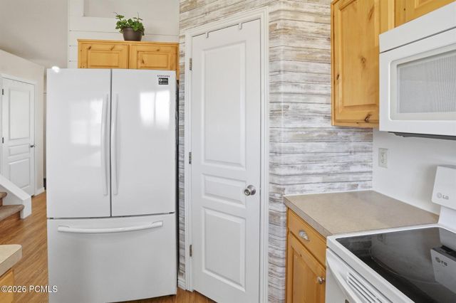 2647 S 2300, Syracuse, UT 84075