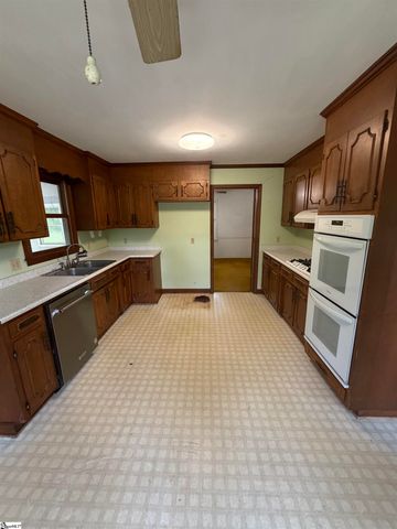 140 Loftis Drive, Pelzer, SC 29669