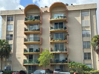 9360 Fontainebleau Blvd 410, Miami, FL 33172
