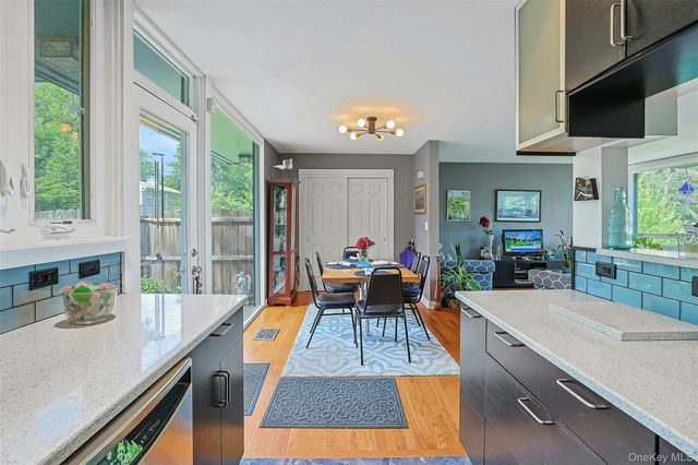8 Edgewater Lane, Nyack, NY 10960