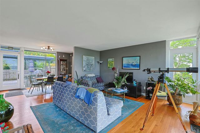 8 Edgewater Lane, Nyack, NY 10960