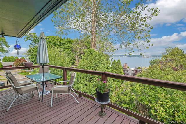 8 Edgewater Lane, Nyack, NY 10960