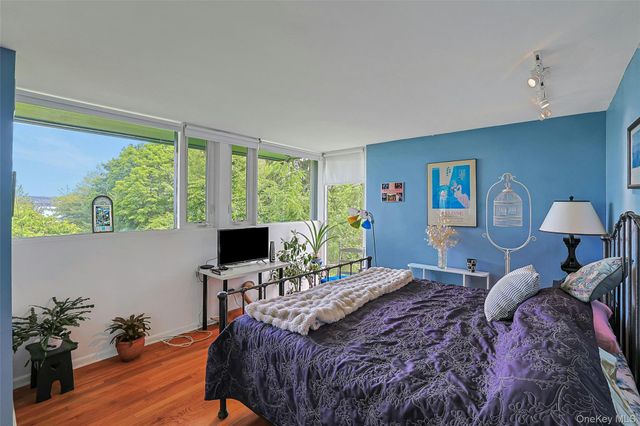 8 Edgewater Lane, Nyack, NY 10960
