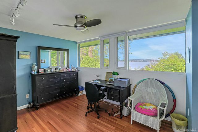 8 Edgewater Lane, Nyack, NY 10960