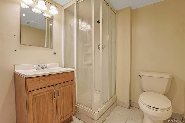 8 Edgewater Lane, Nyack, NY 10960