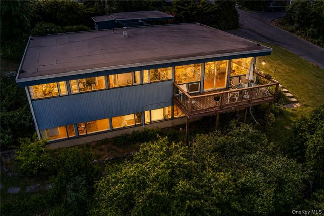 8 Edgewater Lane, Nyack, NY 10960