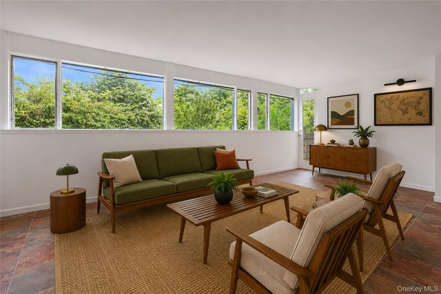 8 Edgewater Lane, Nyack, NY 10960