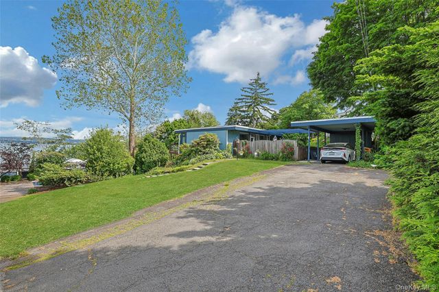 8 Edgewater Lane, Nyack, NY 10960