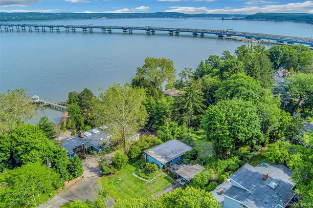 8 Edgewater Lane, Nyack, NY 10960