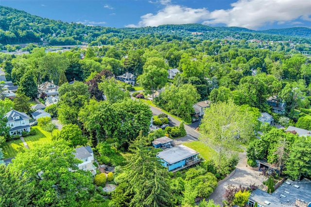 8 Edgewater Lane, Nyack, NY 10960