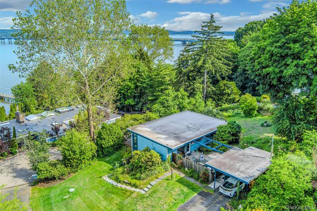 8 Edgewater Lane, Nyack, NY 10960