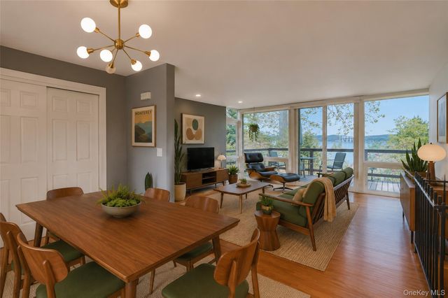 8 Edgewater Lane, Nyack, NY 10960