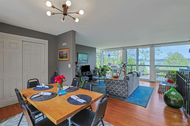 8 Edgewater Lane, Nyack, NY 10960