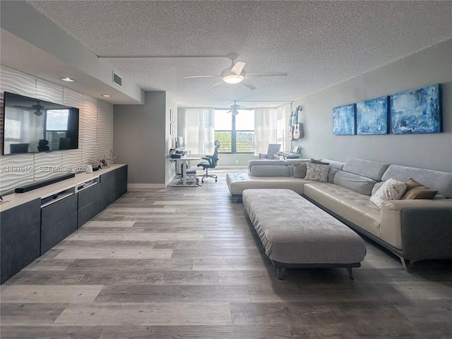 2766 S Carambola Cir S 404, Coconut Creek, FL 33066