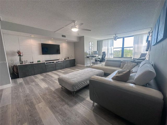 2766 S Carambola Cir S 404, Coconut Creek, FL 33066