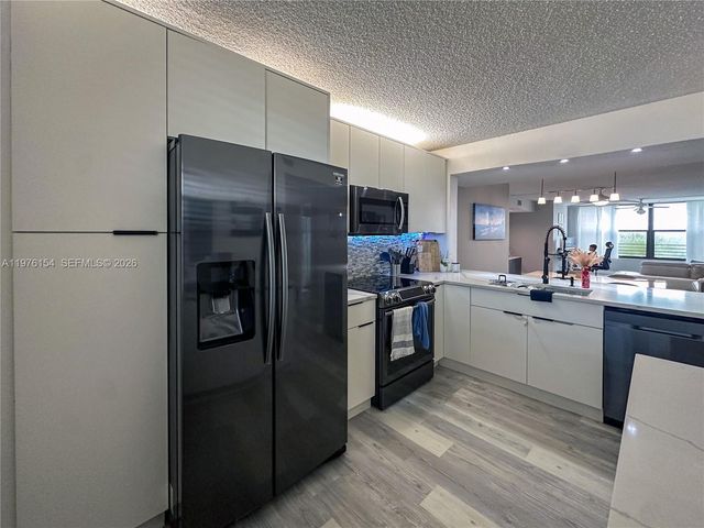 2766 S Carambola Cir S 404, Coconut Creek, FL 33066